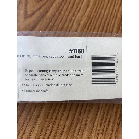 The Pampered Chef #1160 V Shaped Cutter Fruits Vegetables Garnish Tool Knife NEW - Picture 5 of 6